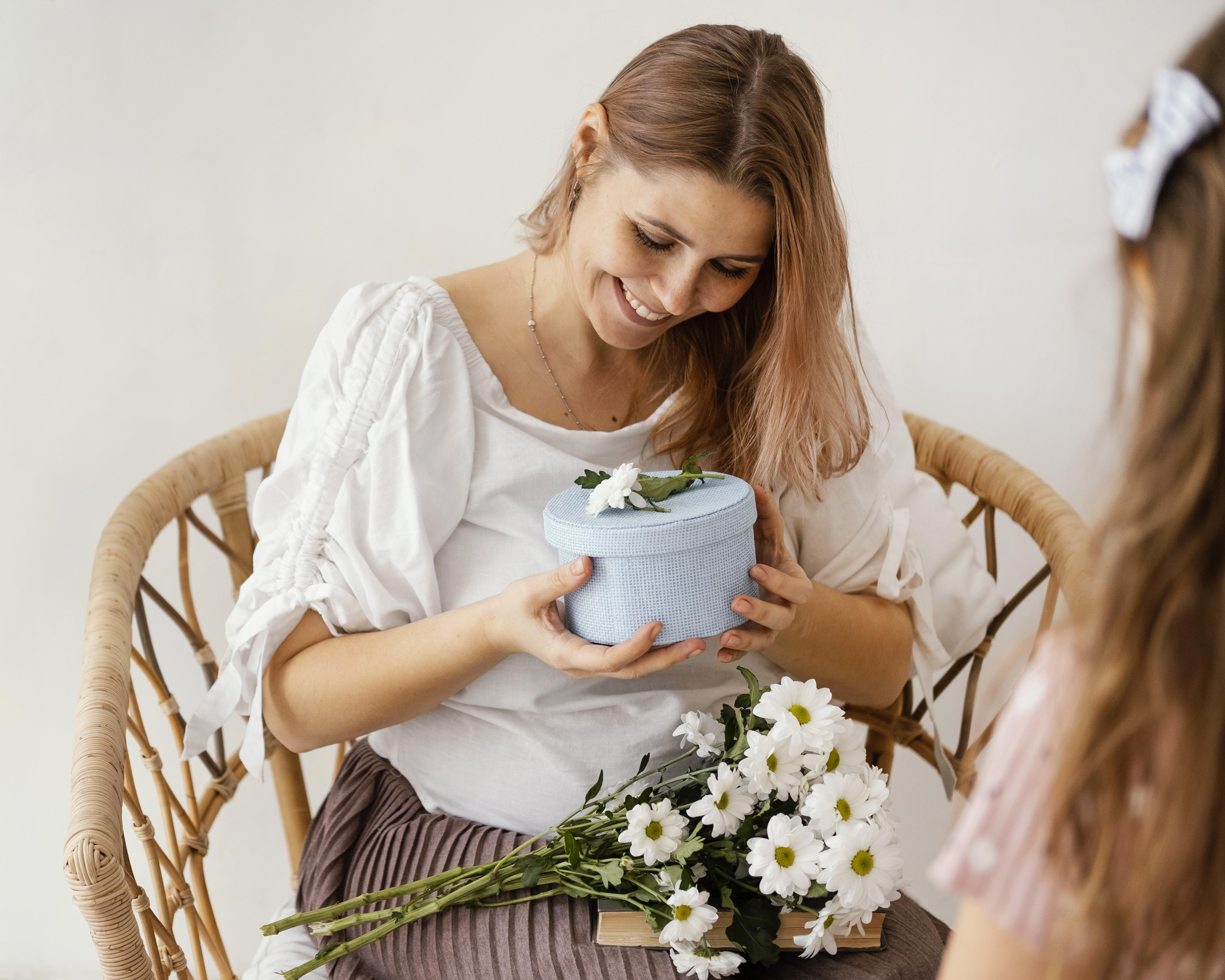 Thoughtful Personalized Spring Gifts for Loved Ones Thoughtful Personalized Spring Gifts for Loved Ones